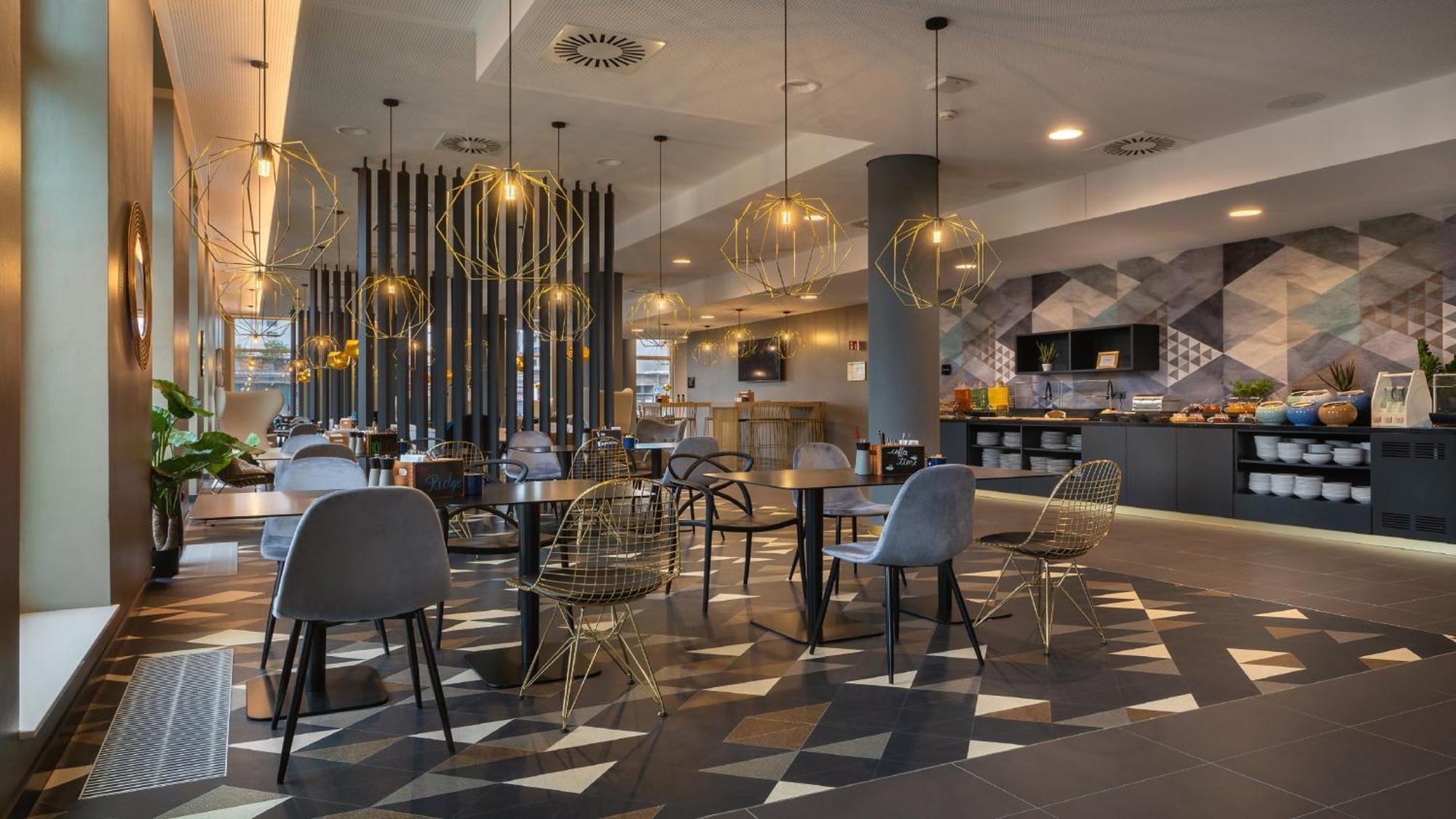 เดอะ นิว ริดจ์ Hotel Halle  ภายนอก รูปภาพ