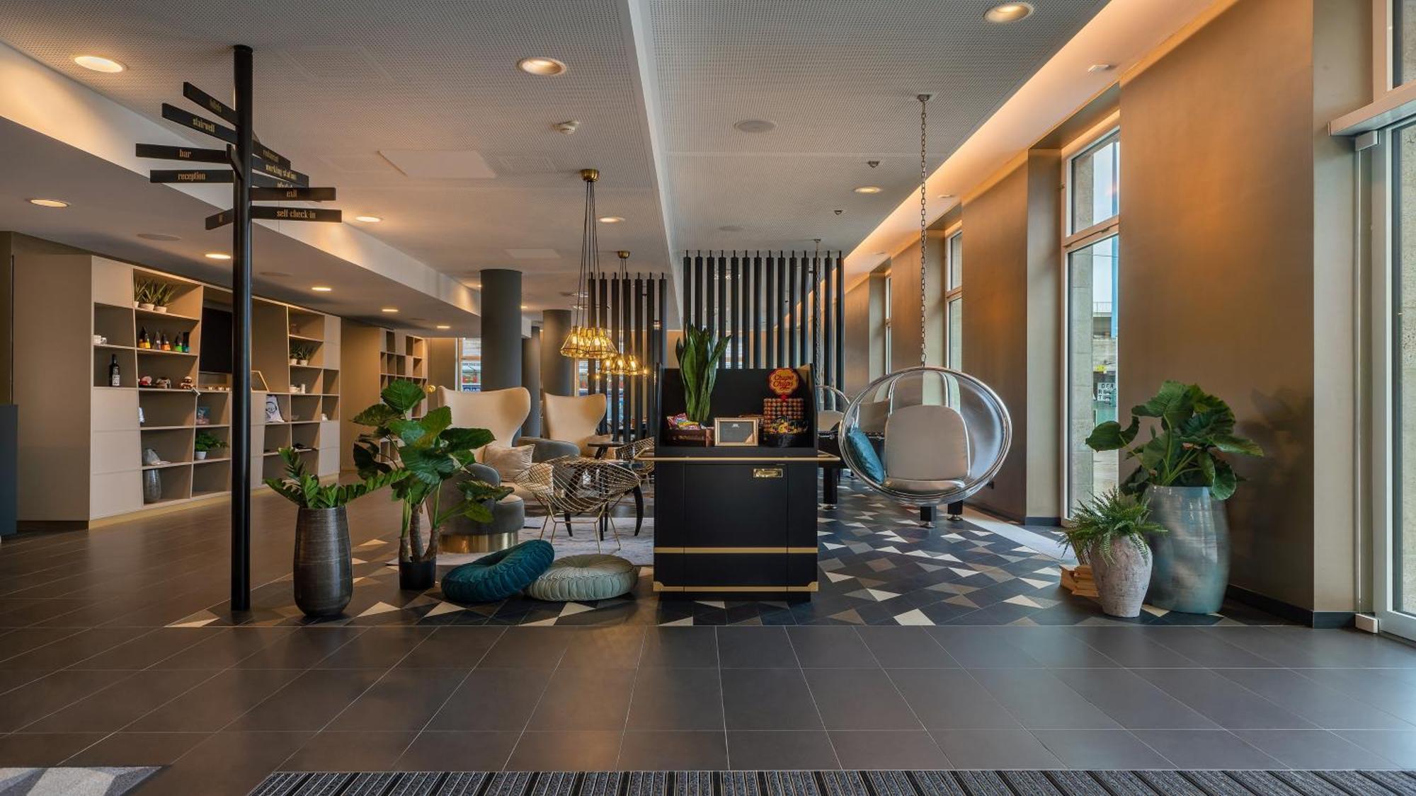 เดอะ นิว ริดจ์ Hotel Halle  ภายนอก รูปภาพ